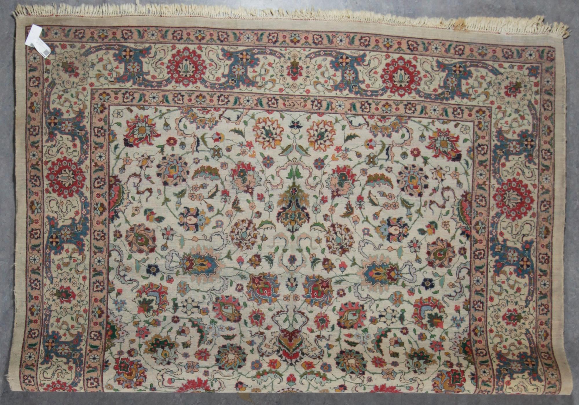 MATTA, semiantik/old Täbris. Ca 329 x 240 cm.