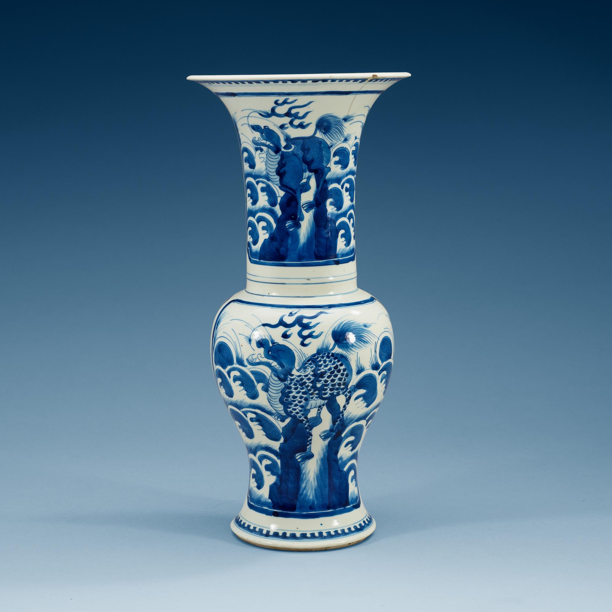 VAS, porslin. Qing dynastin, Kangxi (1662-1722).