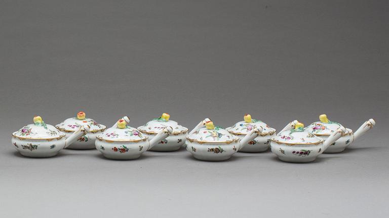 PORTIONSKAROTTER med lock, 8 st, Nymphenburg, 1900-tal, porslin.