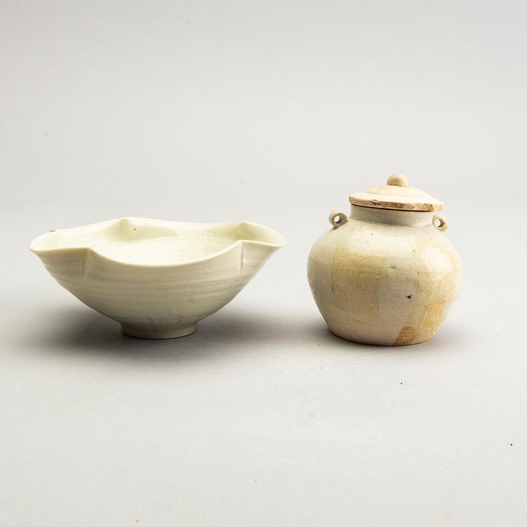 A white glazed jar with cover and a bowl, presumably Song dynasty (960-1279).