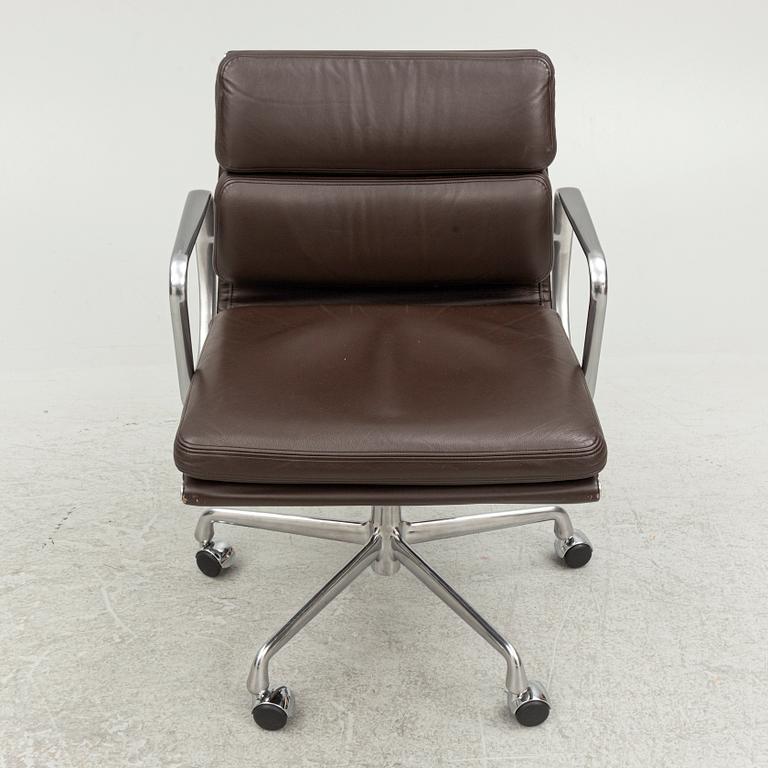 Charles & Ray Eames, skrivbordsstol, "Soft Pad Chair EA 217", Vitra.