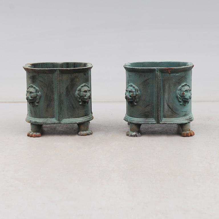 TRÄDGÅRDSURNOR, 1 par, 1900-talets slut.