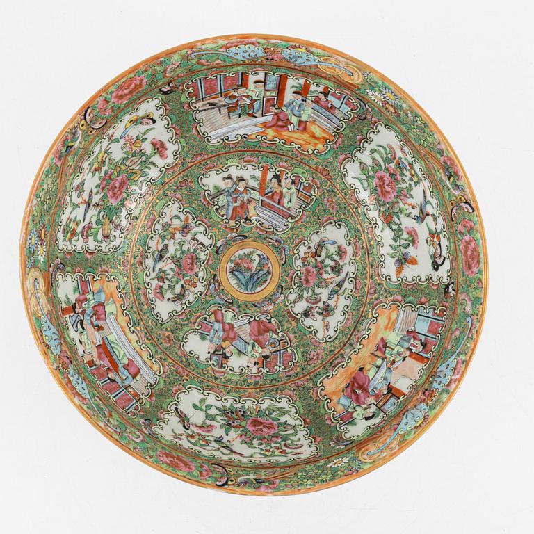 A Canton porcelain punch bowl, Qing dynasty, 19th Century.