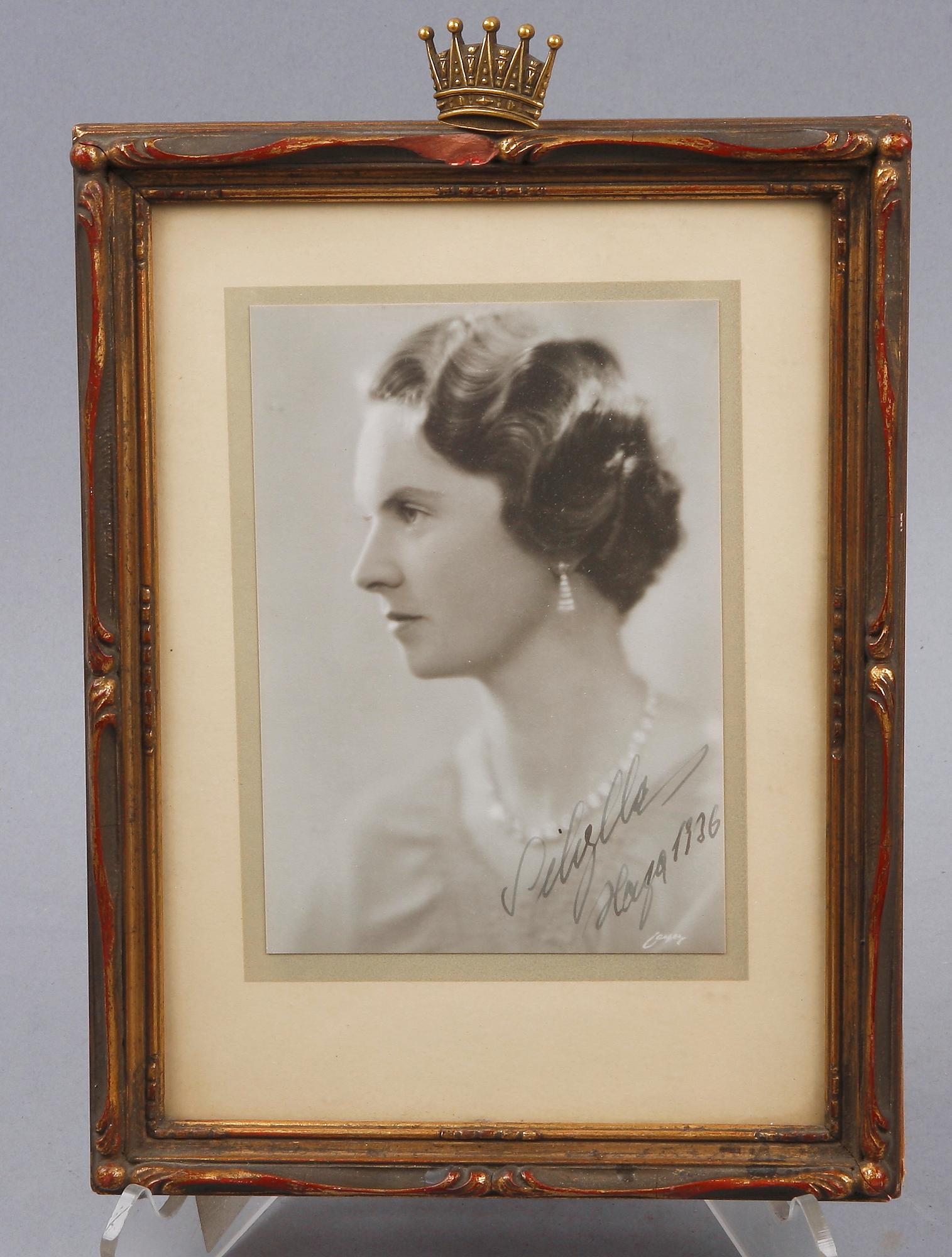 KUNGLIGT FOTOGRAFI MED AUTOGRAF, sign o dat Haga 1936.