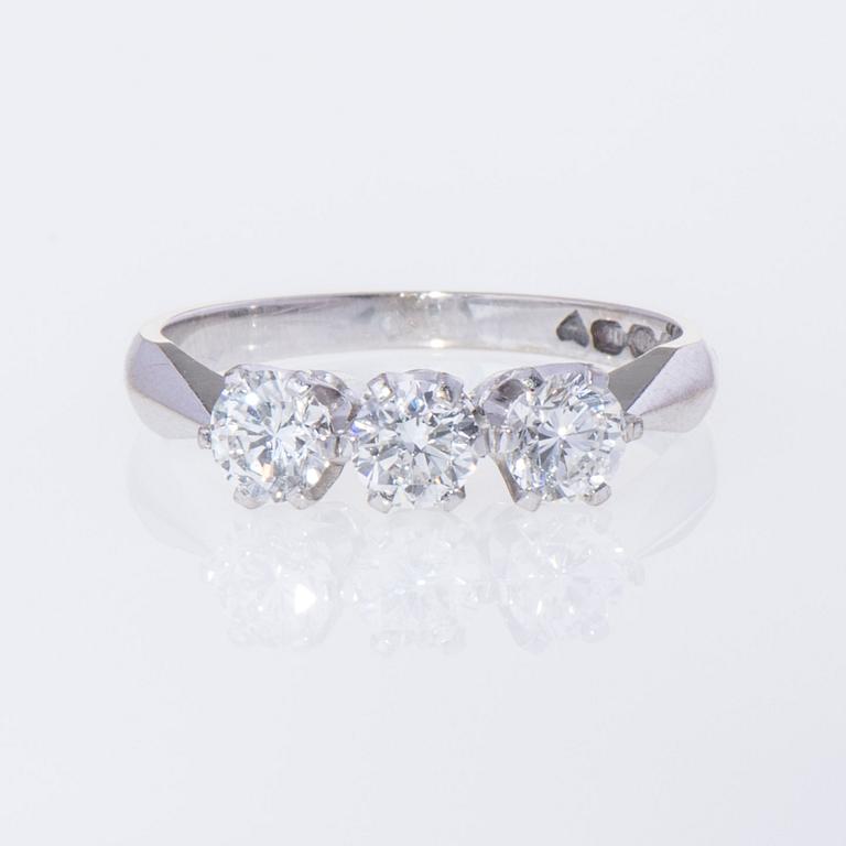 RING, 18K vitguld, briljantslipade diamanter. Westerback 1981. Vikt ca 2,8 g.
