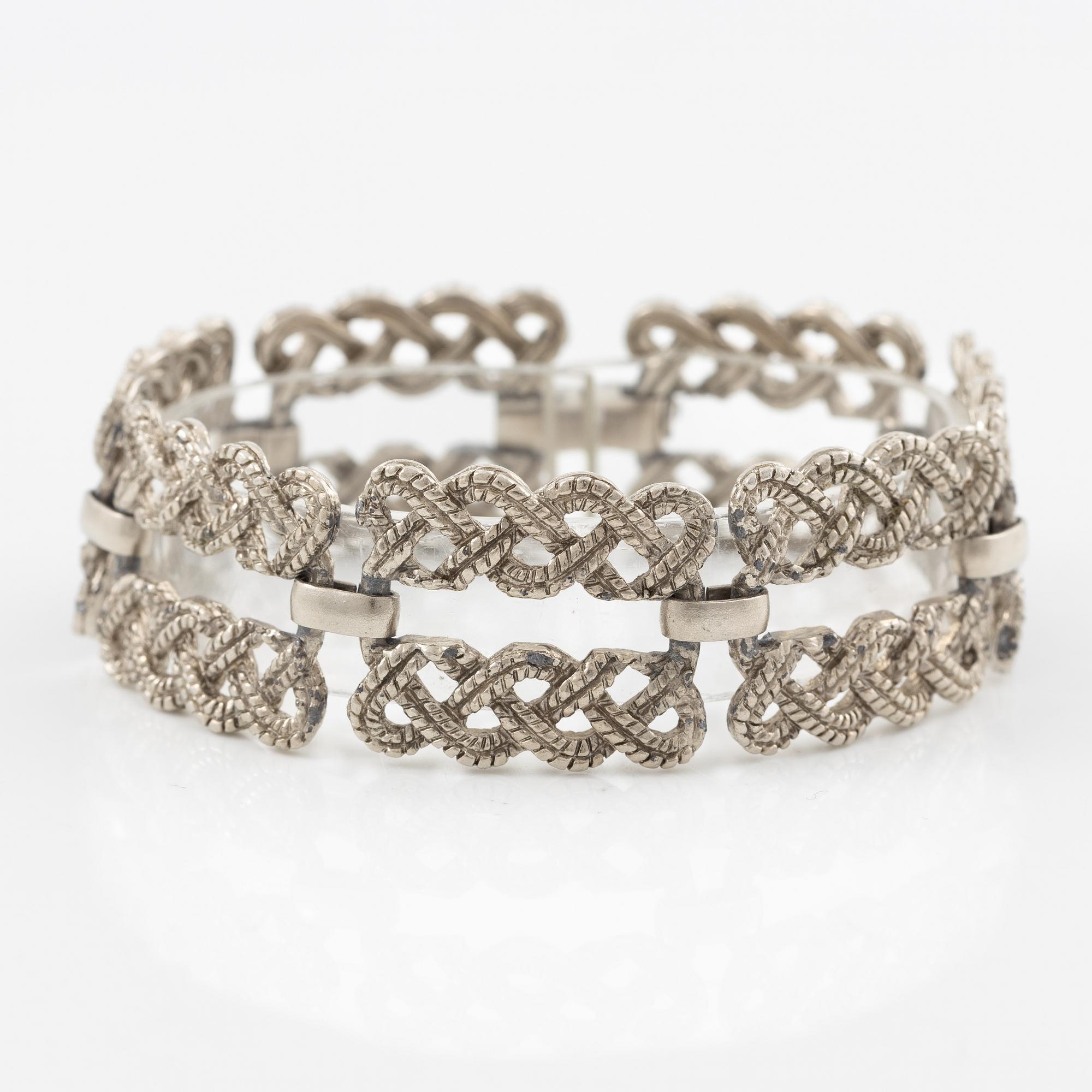 Armband vit metall.
