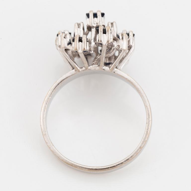 Ring, 18K vitguld med safirer.