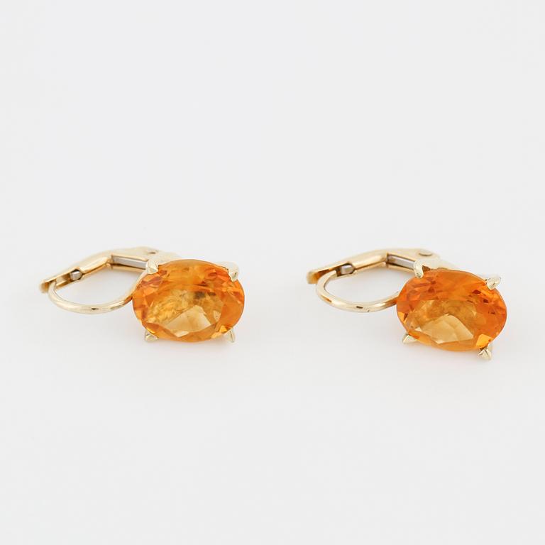 A pair of citrine earrings.