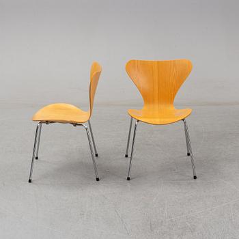 Arne Jacobsen, stolar, 8 st "Sjuan" för Fritz Hansen Danmark, 1988.