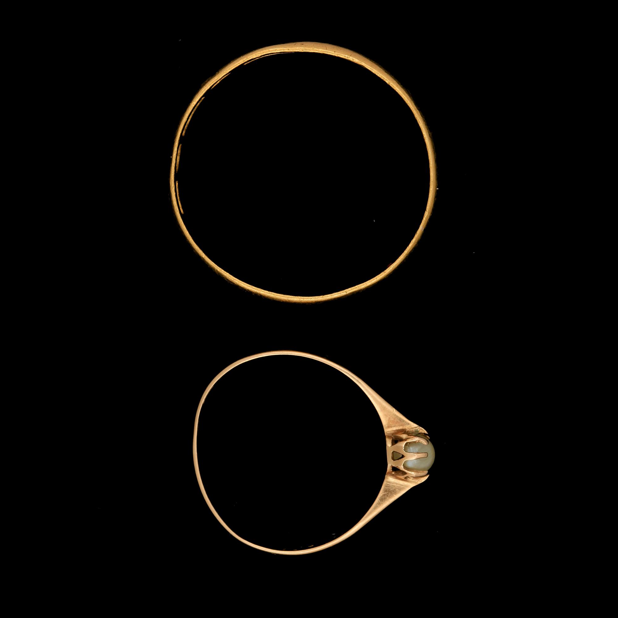 RINGAR, 2st, 23k resp 18k guld. Vikt 4 resp 0,9g.