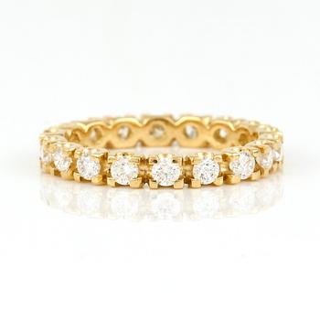 RING, 18K guld med briljantslipade diamanter, tot ca 1,05 ct. Vikt 3,15 gram.