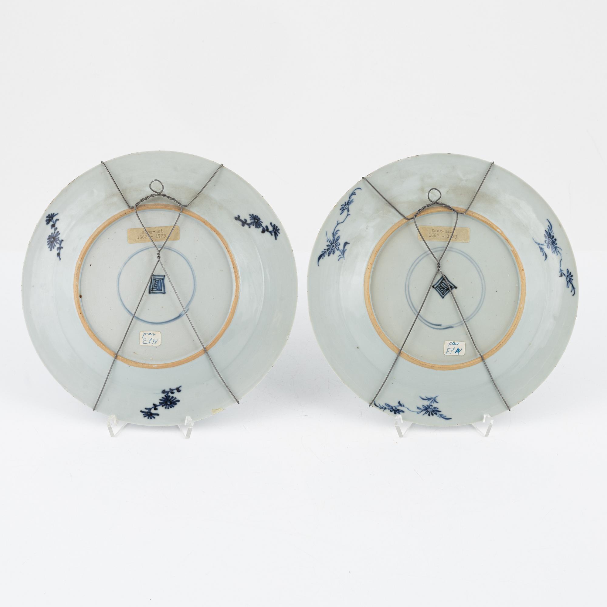 Tallrikar, ett par, porslin, Kina, Kangxi, 1700-tal.