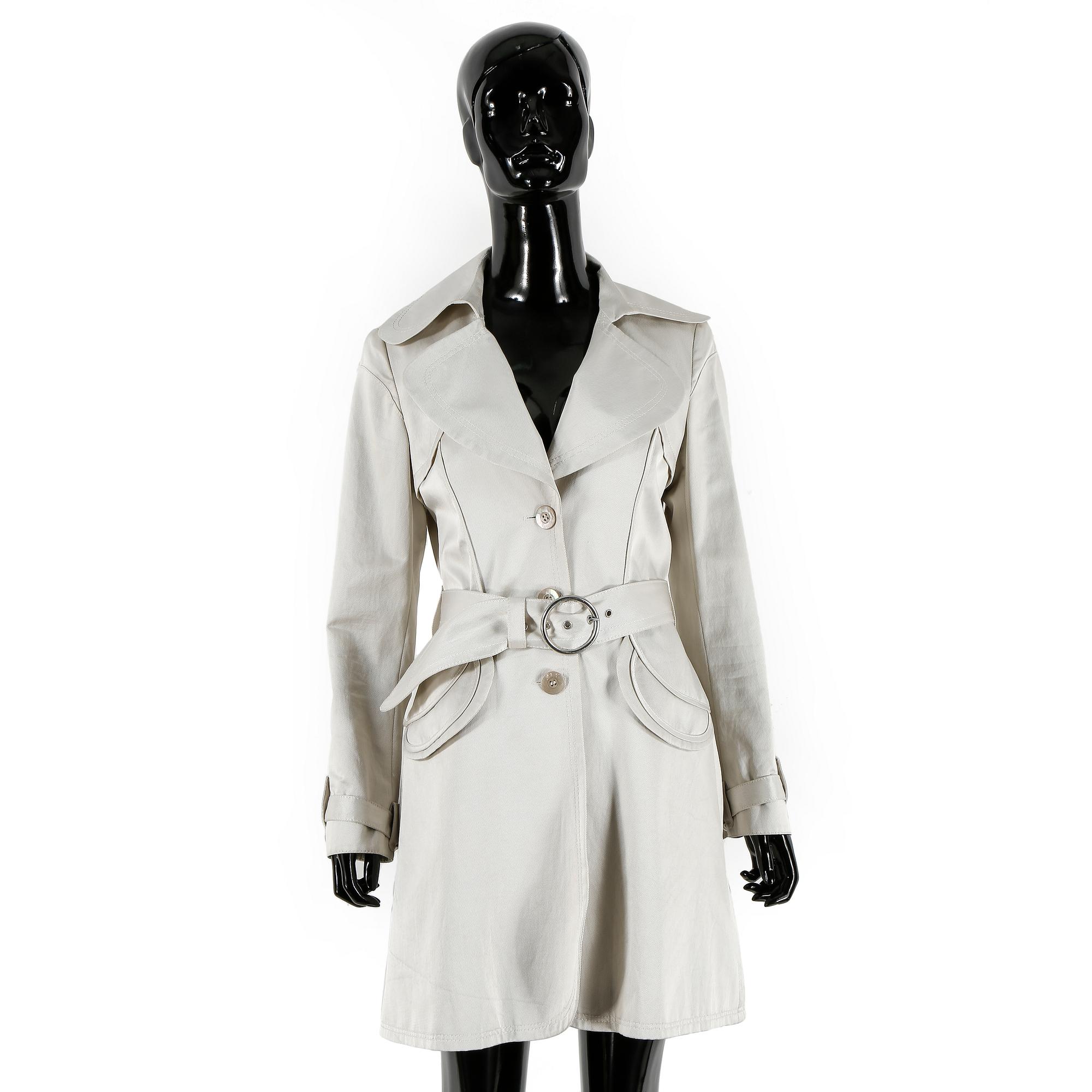 TRENCHCOAT, Laurèl.