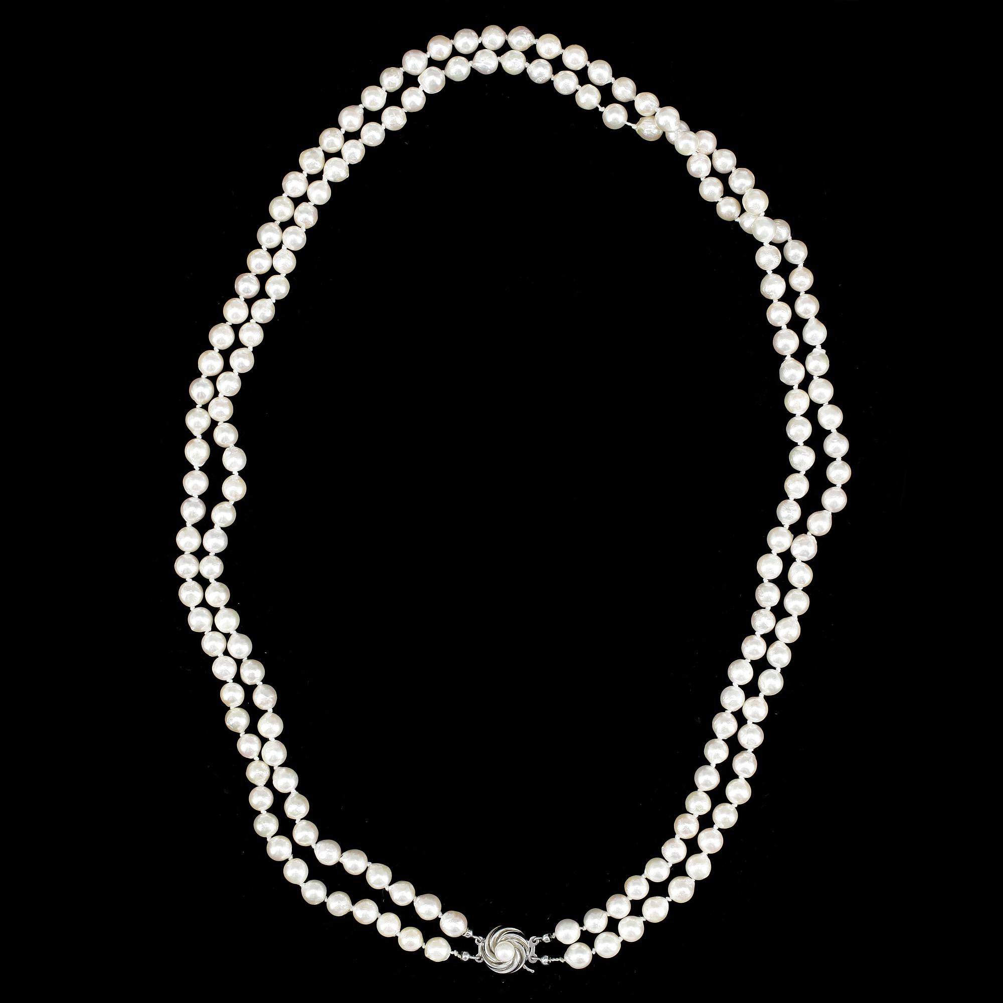 COLLIER, odlade pärlor med lås i sterlingsilver.