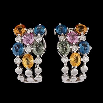 A pair of multi coloured sapphire, tot. 5.38 cts, and brilliant cut diamond earrings, tot. 0.20 ct.