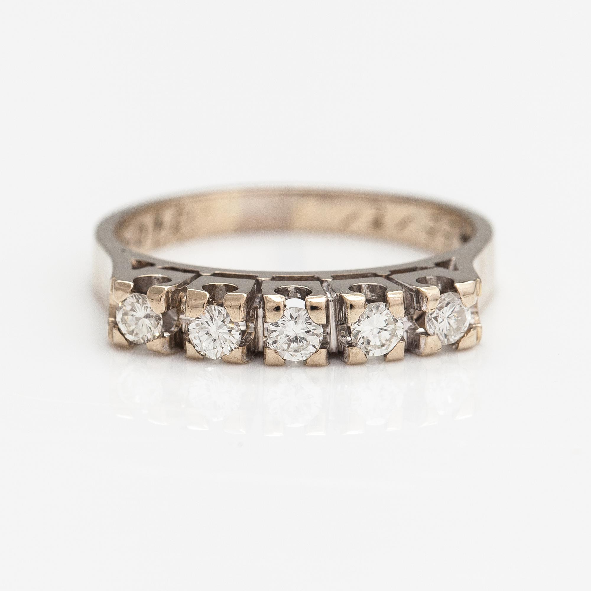 Ring, 18K guld, diamanter 0.34 ct tot enligt gravyr.