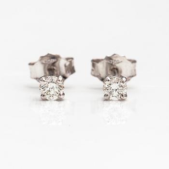 A pair of 18K white gold earrings with diamonds ca. 0.40 ct in total.