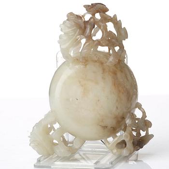A nephrite bowl, Qing dynasty, 19th Century.