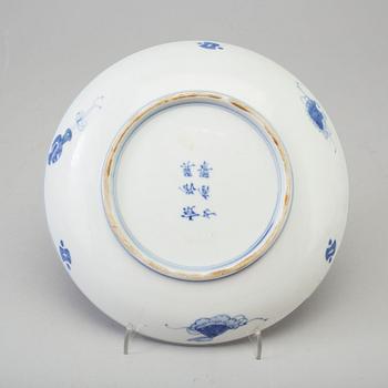 A blue and white dish, Qing dynasty, 19th Century.