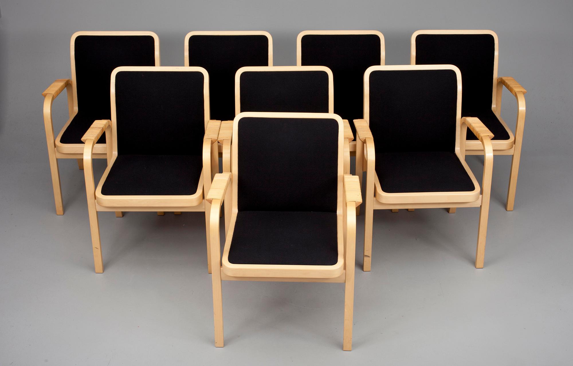 KARMSTOLAR, 8 st, modell E45, Alvar Aalto, Artek. Modellen formgiven 1947.