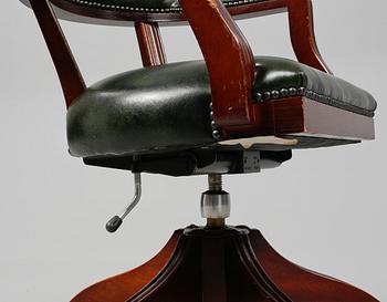 SKRIVBORDSSTOL, engelsk stil, 1900-talets andra hälft.