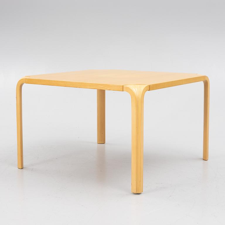 Alvar Aalto, soffbord, modell MX800B, Artek Finland.