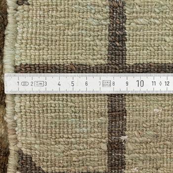 Carpet, GAN, model Waterkeyn, Gandia Blasco, approx. 400 x 300 cm.