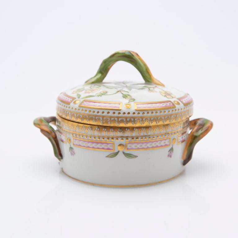 Royal Copenhagen, Sugar bowl with lid, porcelain. "Flora Danica", Royal Copenhagen, Denmark, 20th century.