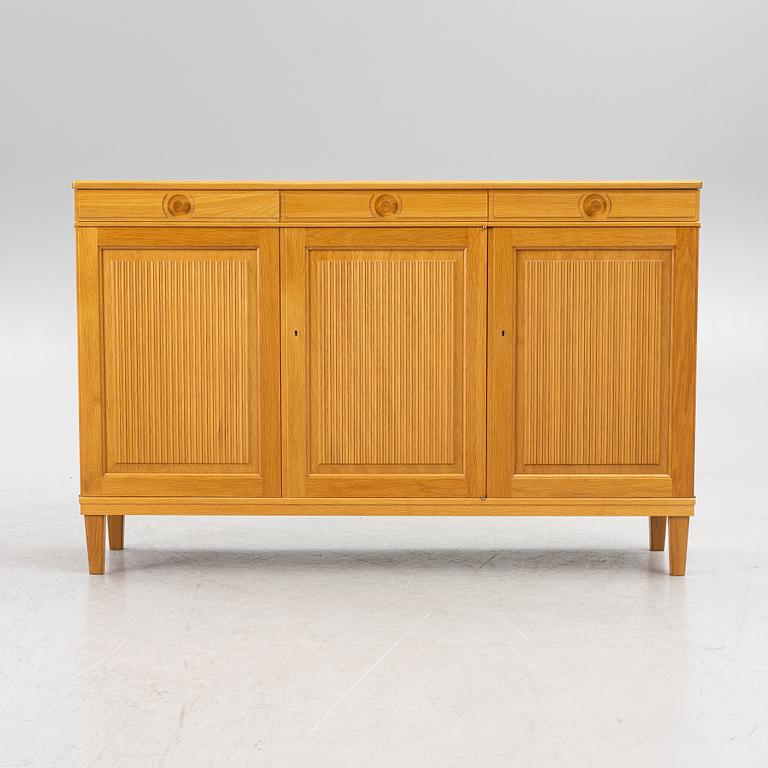Carl Malmsten, sideboard, "Herrgården", Åfors Möbelfabrik, 1900-talets slut.