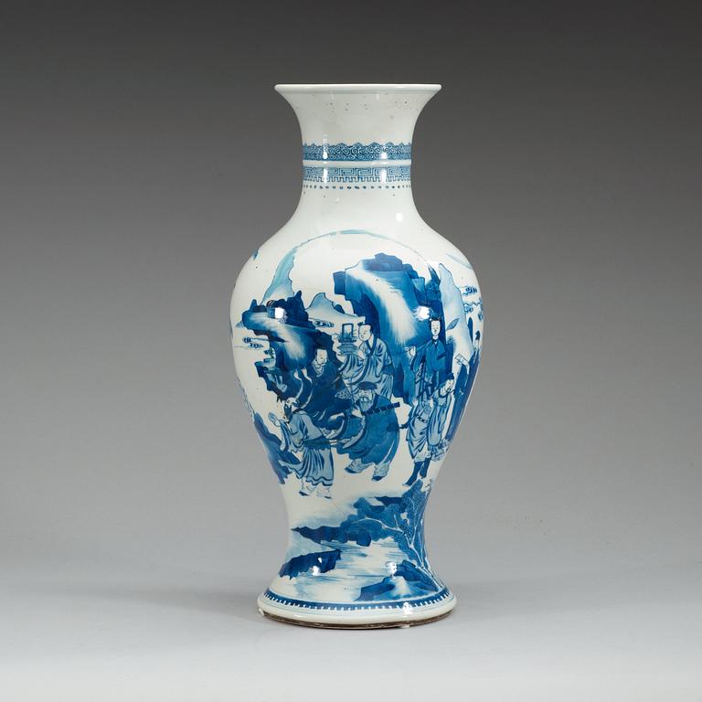 A blue and white vase, Qing dynasty.
