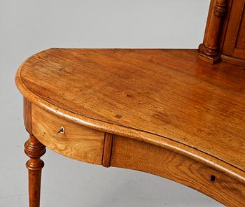 HÖRNSKRIVBORD, sekelskiftet 1900.