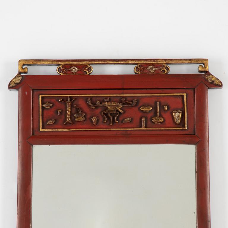 A lacquered mirror, Qing dynasty, 19th century.