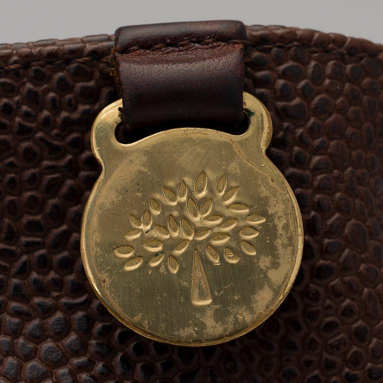 A SCOTCHGRAIN TOTE BAG.