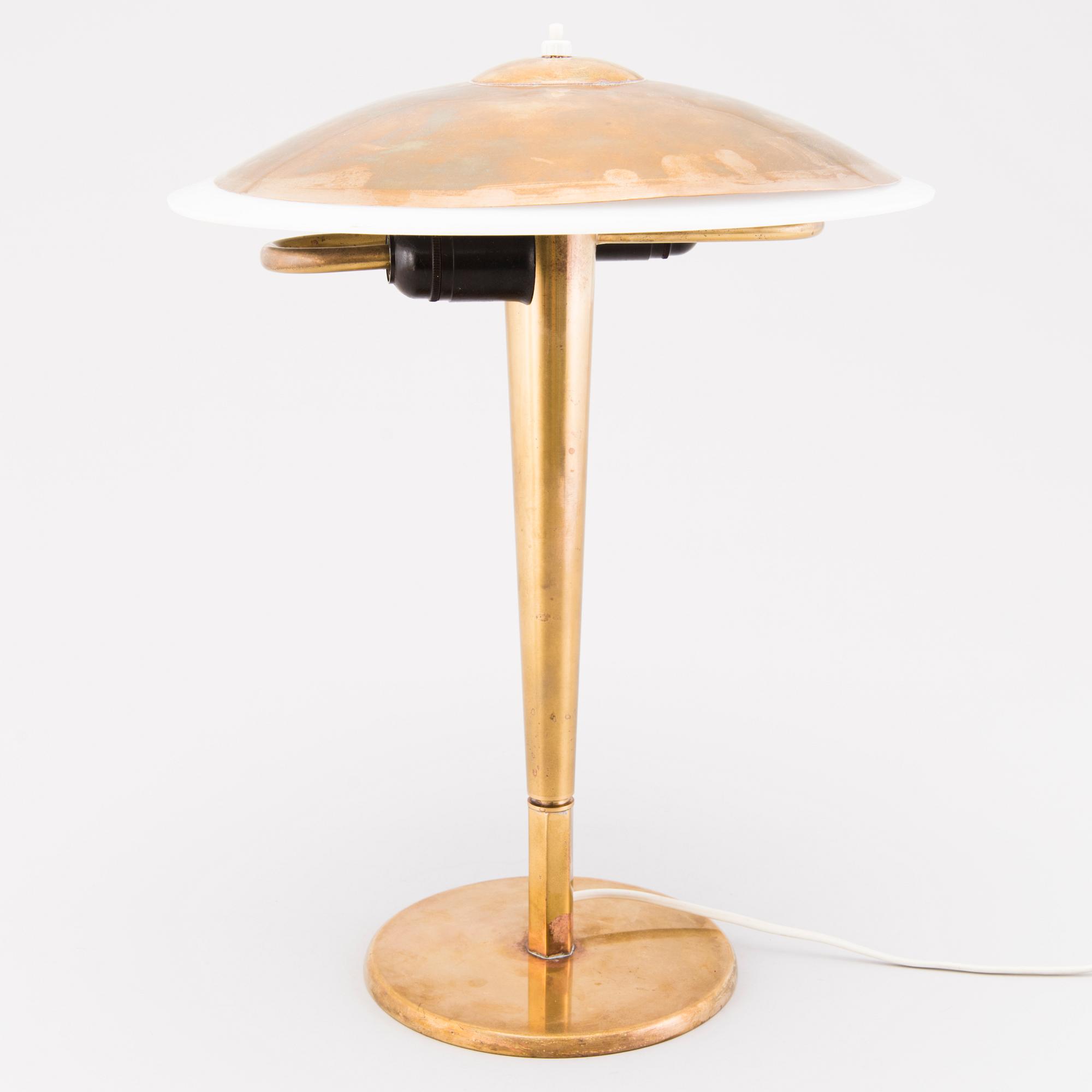 PAAVO TYNELL, BORDSLAMPA, modell 5061, Taito Oy, 1900-talets mitt.