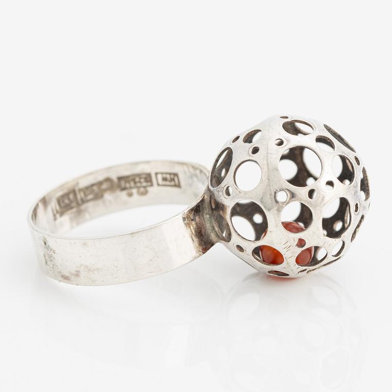 Liisa Vitali, ring och armband, "Leppäkerttu", sterlingsilver.