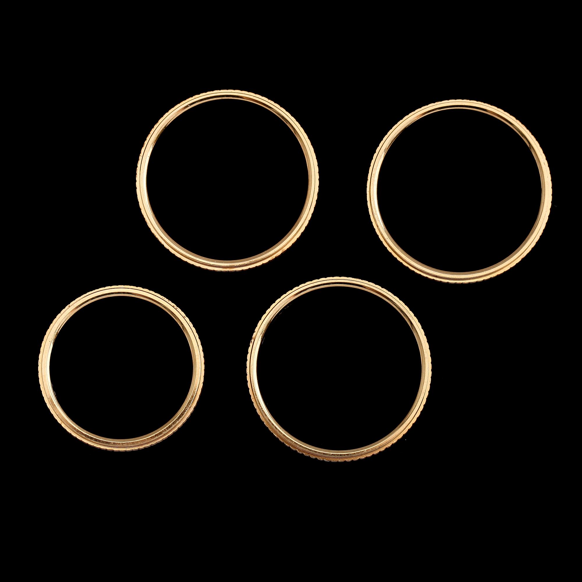 RINGAR, 4 st, 18 k guld, 1900-talets andra hälft. Vikt ca 15 gram.
