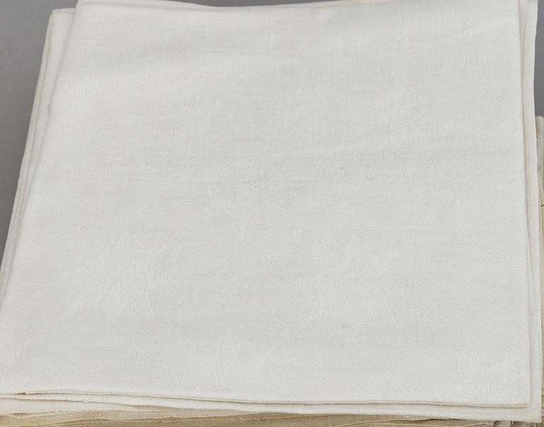 1+1 linen table cloths, 22+9 linen napkins.