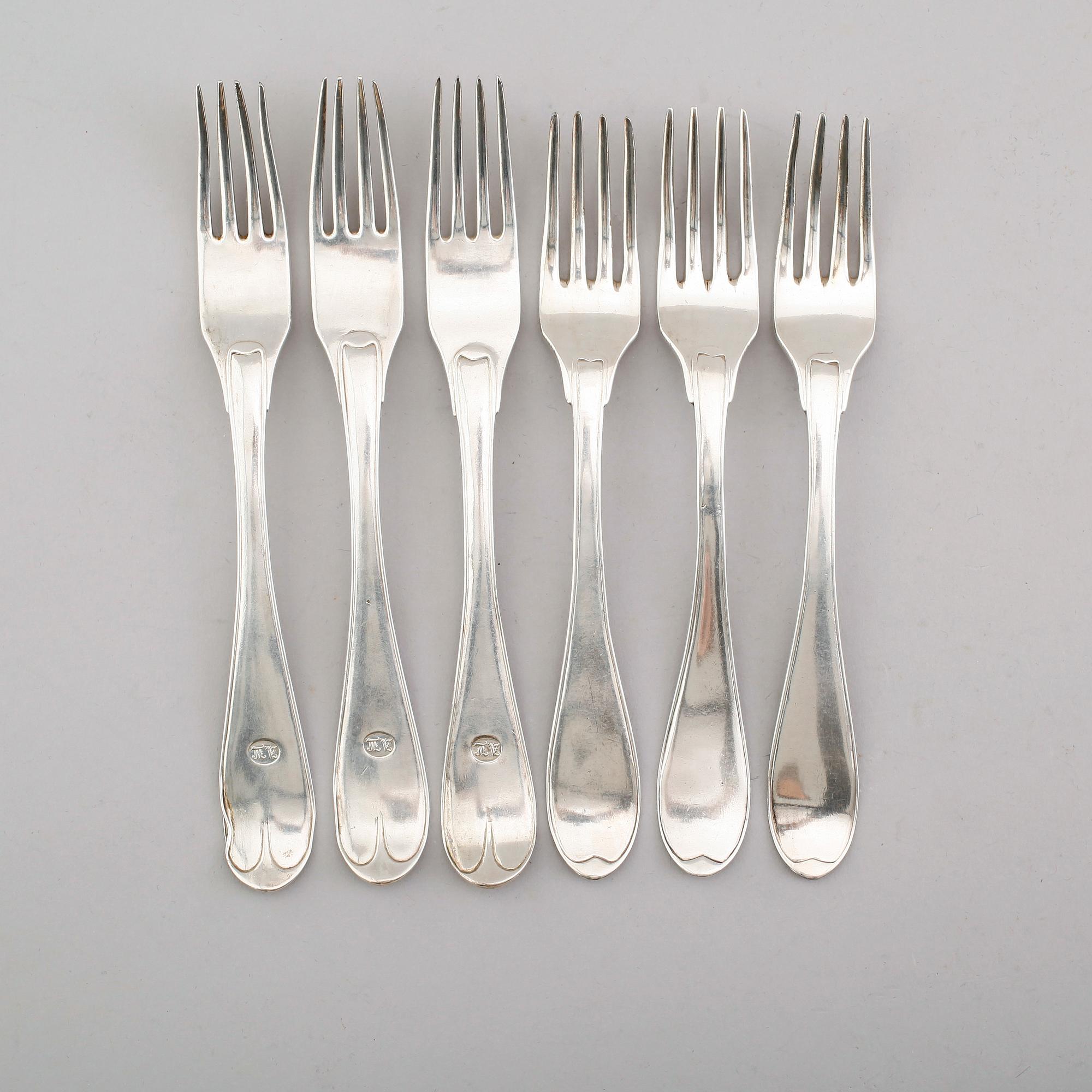 BORDSGAFFLAR, 6 st snarlika, silver, svenska stämplar, 1800-talets första hälft. Vikt ca 400 gram.