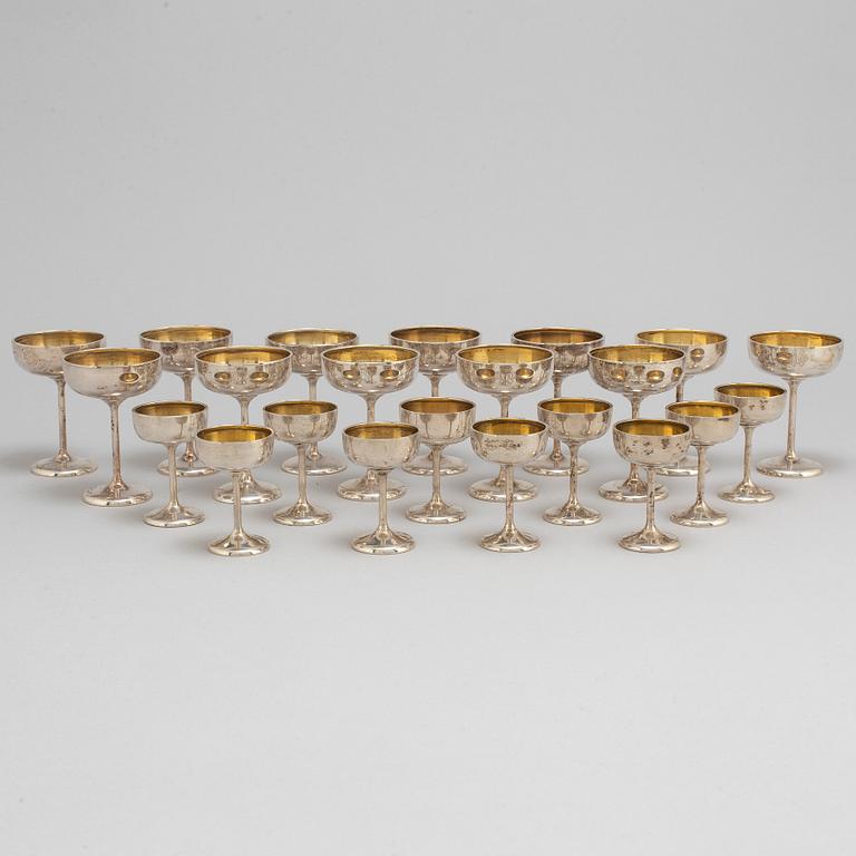 C G HALLBERG, cocktailglas & snapsglas, 12+10 st, silver, Stockholm, 1918-1919.