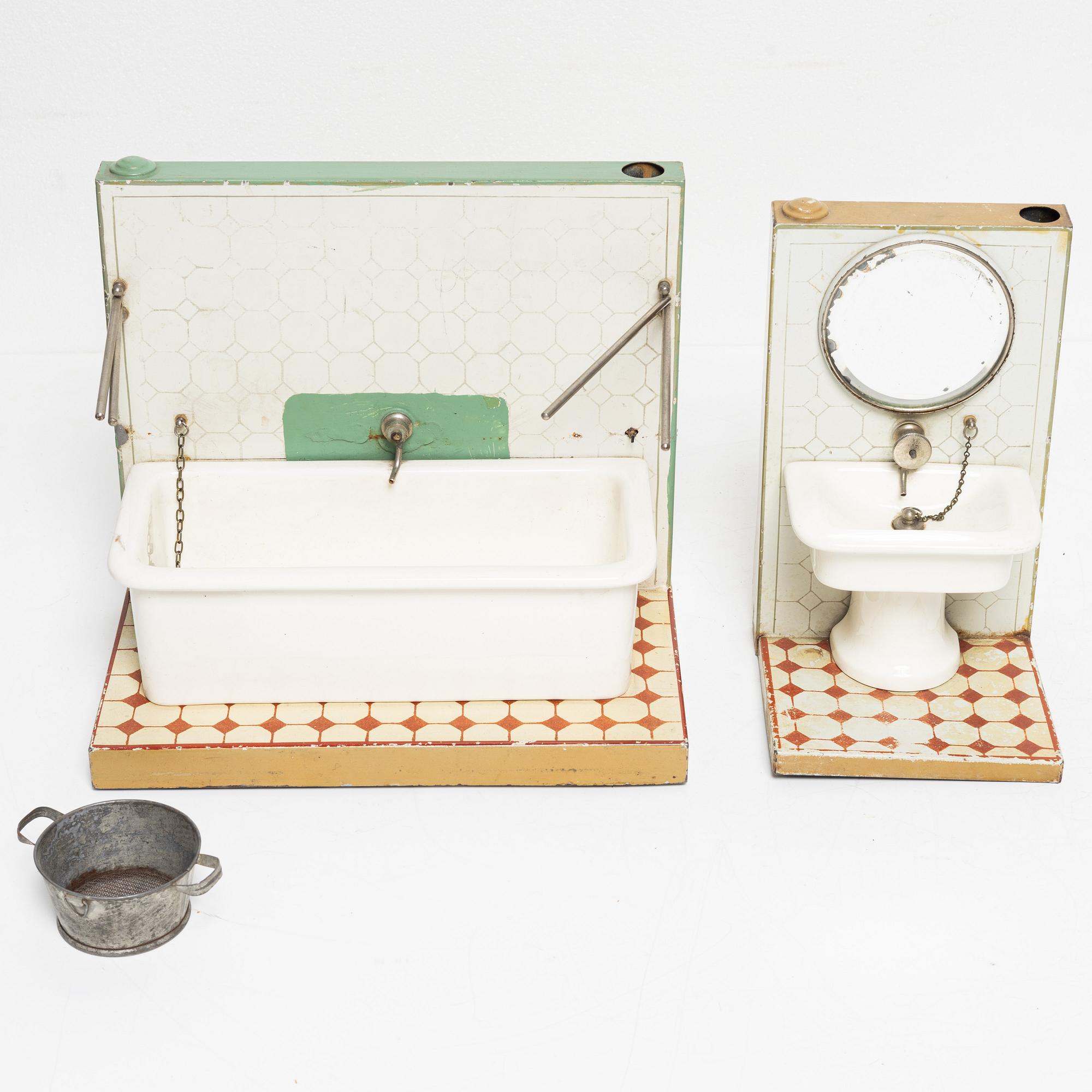 Märklin, bathroom interiors 2 pcs. early 20th century.
