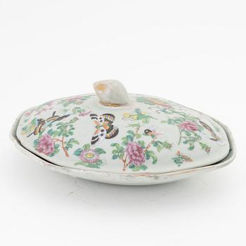 Serving Chinese dish with cover, Canton, second half of the 19th Century.