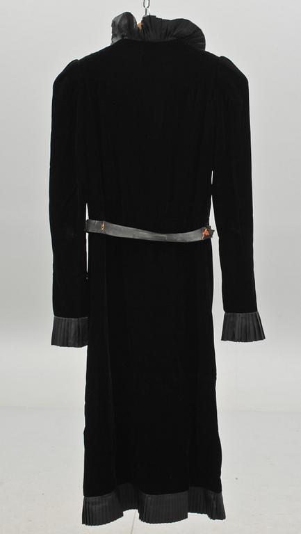 NINA RICCI, a black velvet dress.