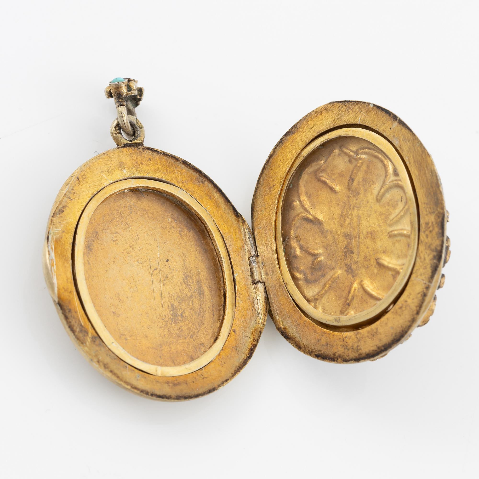 Medallion with enamel details, pearls, turquoises, and pink stones.