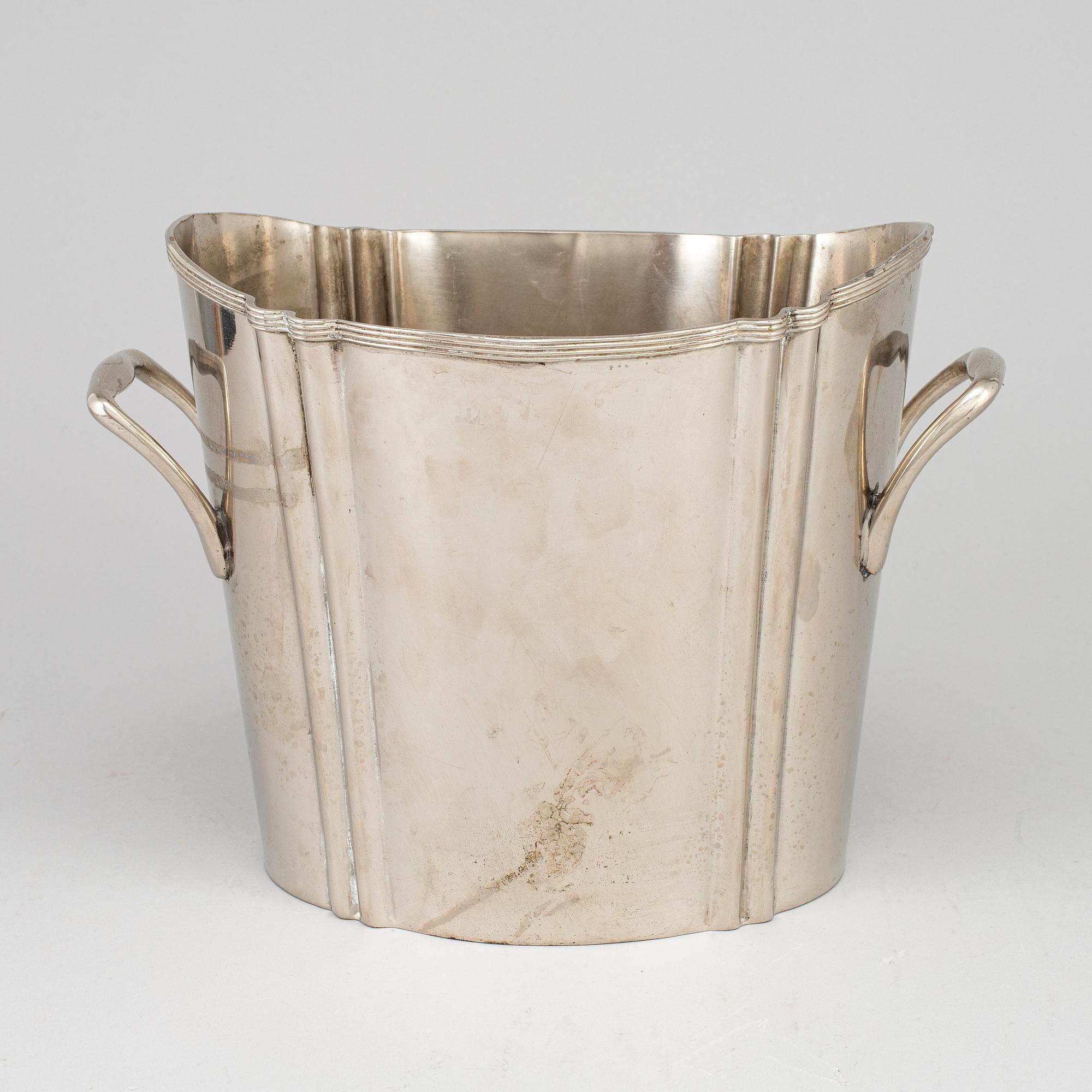 A 20th century plate champagne cooler.