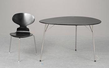 ARNE JACOBSEN, bord modell 3603 och 5 stolar, "Myran", Fritz Hansen, Danmark, 1960-tal.
