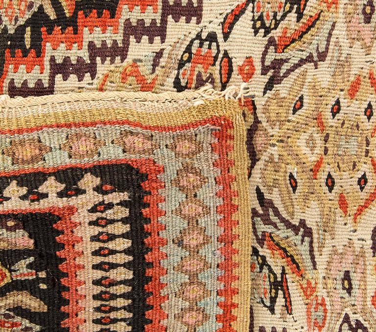 A semiantique Senneh carpet ca 159 x 106 cm.