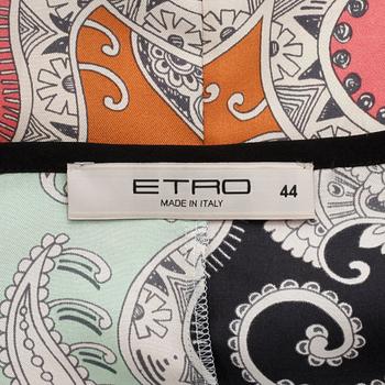 ETRO, a silk multi colored patterned dress / tunic. Size 44.
