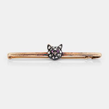 633. A fox brooch with rose-cut diamonds and rubies.