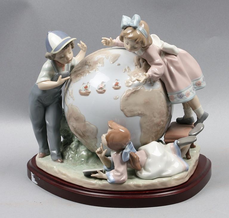 FIGURGRUPP, porslin, Lladro. Märkt N 5.268. Tillverkningsår 1992.