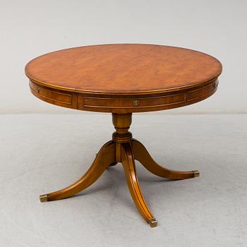 A yew dining table and 8 chairs, second half of the 20th century.